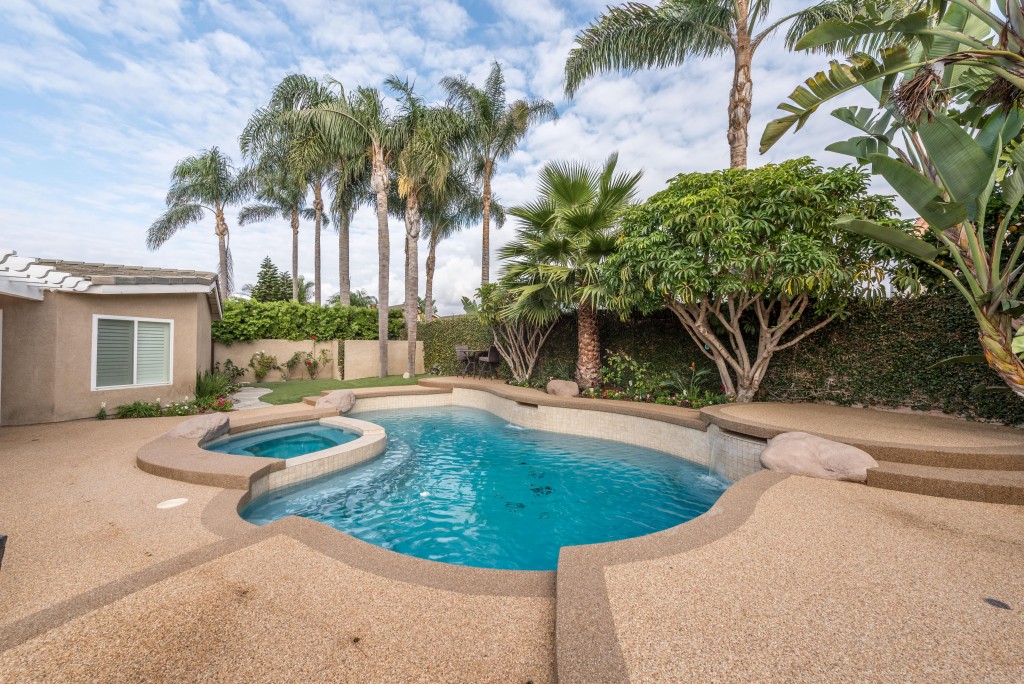 Falkirk-Lane-Huntington-Beach-by-Brett-Varon-Real-Estate